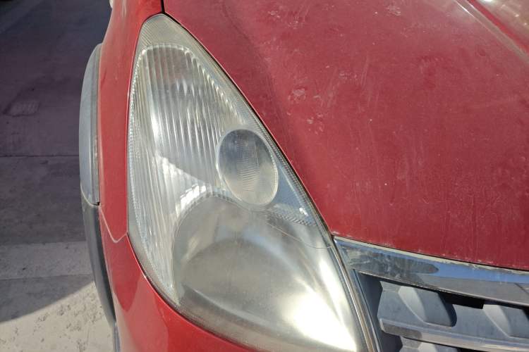 Used Nissan Livina 2010 Jingrui Edition 1.6L Manual Standard Model Right Front Headlight
