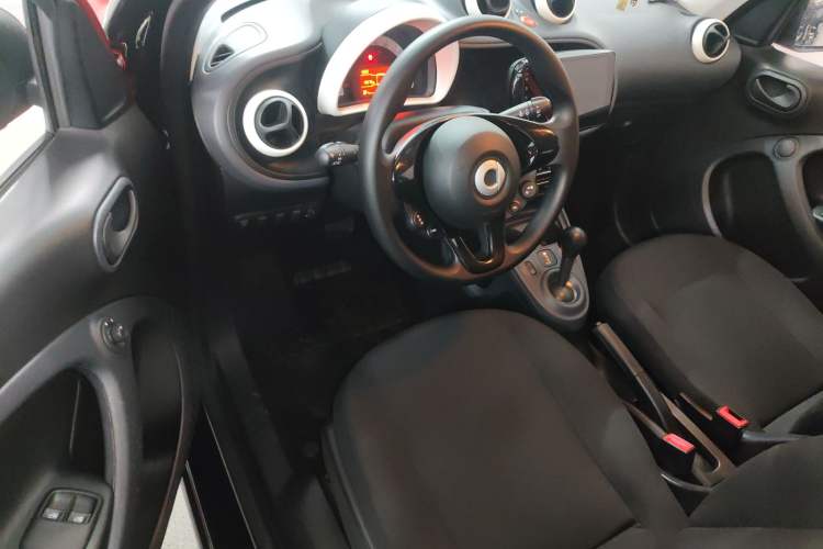 Used smart forfour 2018 1.0L 52 kW Dynamic Edition
