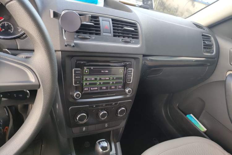 Used Skoda Yeti 2014 1.4TSI DSG Vibrant Edition Audio And AC Panel