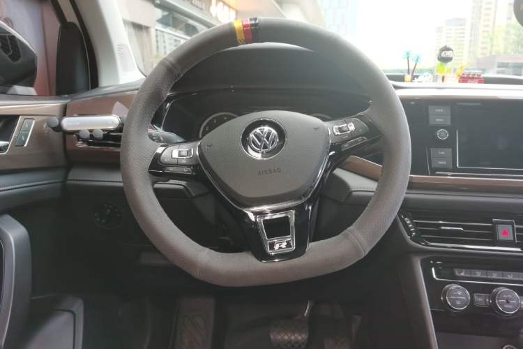 Used Volkswagen Tharu 2019 280TSI Two-Wheel Drive Luxury Edition China V Standard Steering Wheel