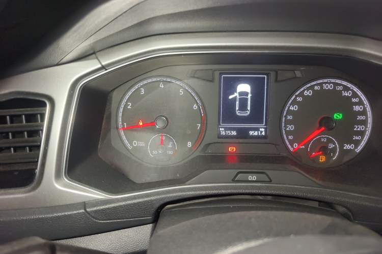 Used Volkswagen T-ROC 2019 230TSI DSG Two-Wheel-Drive Advanced Version China VI Standard Odometer Close Up