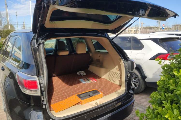 Used Toyota Highlander 2015 2.0T Two-Wheel Drive Elite Edition 5 Seats Trunk