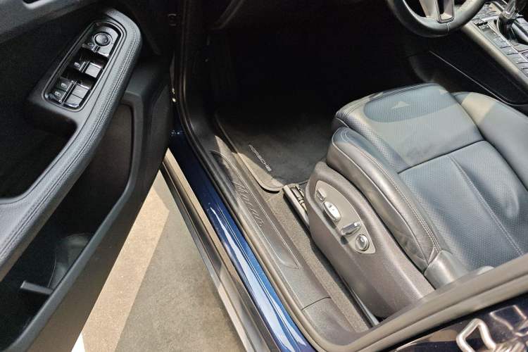 Used Porsche Macan 2020 Macan 2.0T Driver Seat