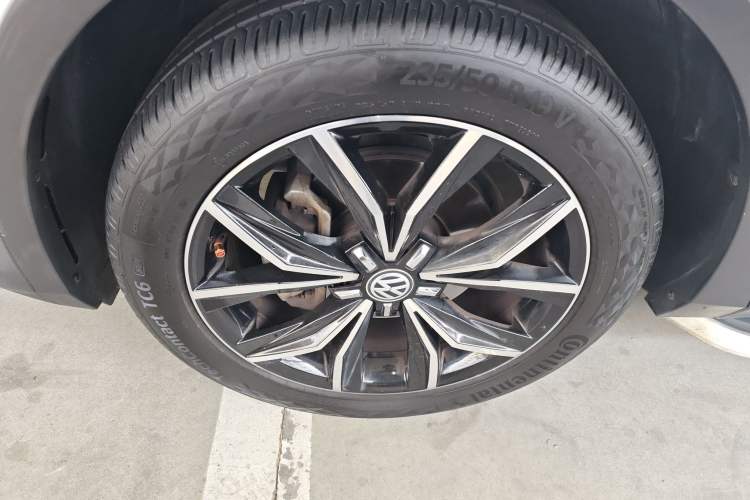 Used Volkswagen Tiguan L 2019 330TSI Automatic Two-Wheel Drive Smart Luxury Version China VI Standard
