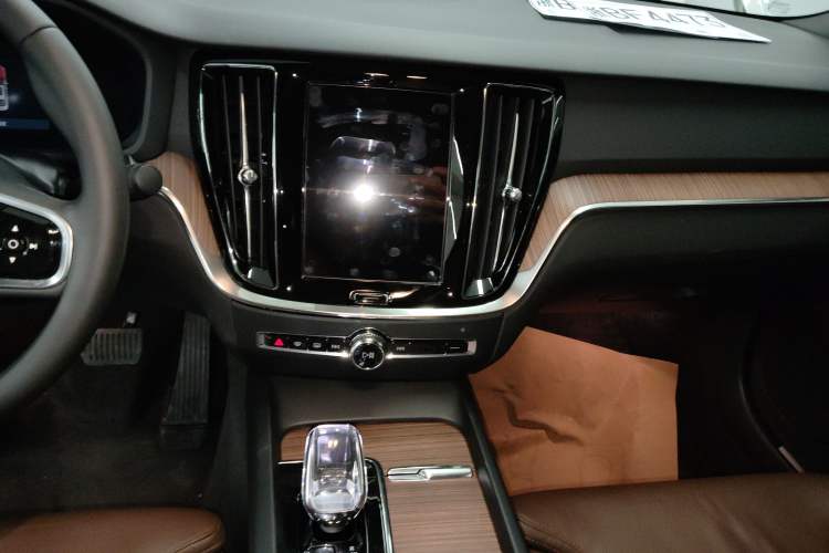 Used Volvo S60 2023 B4 Zhiyuan Luxury Edition
