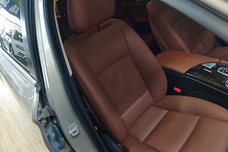 Used BMW 5 Series 2014 525Li Leading Model
