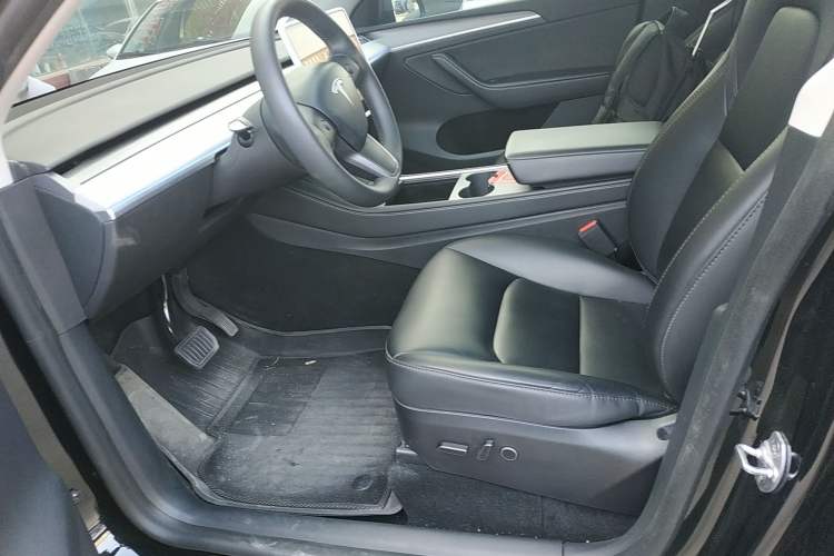 Used Tesla Model Y 2023 Rear-Wheel-Drive Version