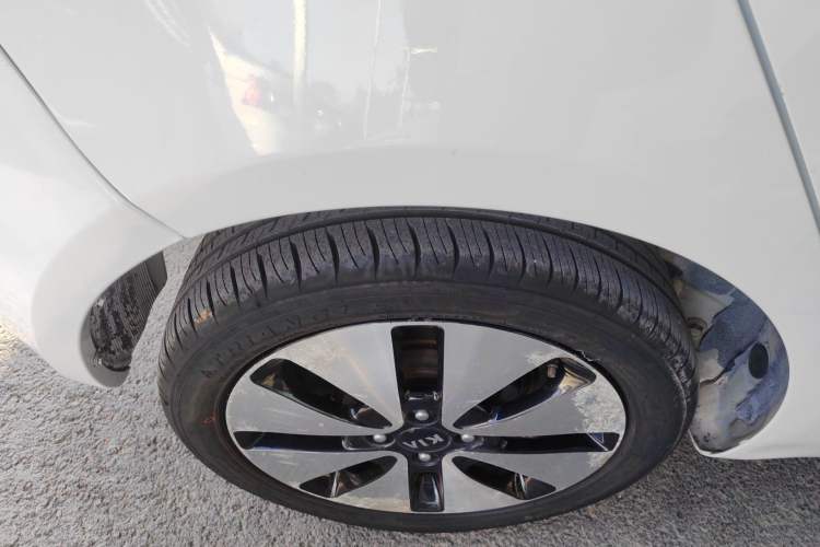 Used Kia K2 2012 Hatchback 1.6L AT Premium Commemorative Edition
