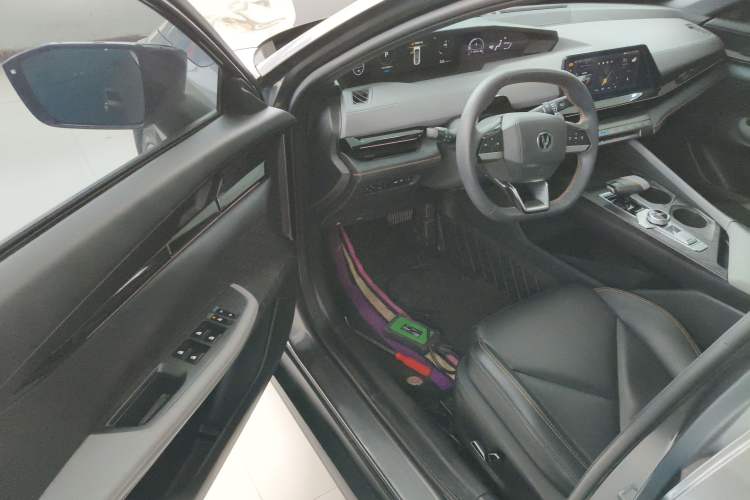 Used Changan UNI-V 2022 1.5T Prestige Version
