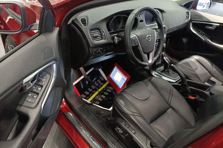 Used Volvo V40 2017 T3 Zhiyi Edition
