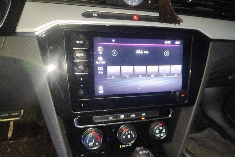 Used Volkswagen Magotan 2023 2 Million Units Limited-Edition 280TSI DSG Comfort Version Audio And AC Panel