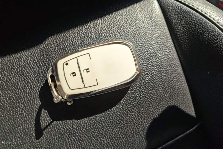 Used Toyota RAV4 2016 2.0L CVT Two-Wheel Drive Fashion Edition China V Standard