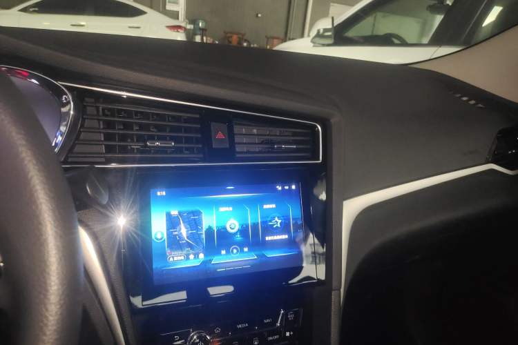 Used Venucia D60 2019 1.6L XL CVT Smart Connect Elite Edition