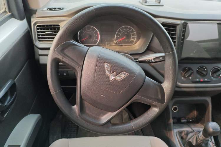 Used Wuling Hongguang V 2019 1.5L Jingqu Version China VI LAR
