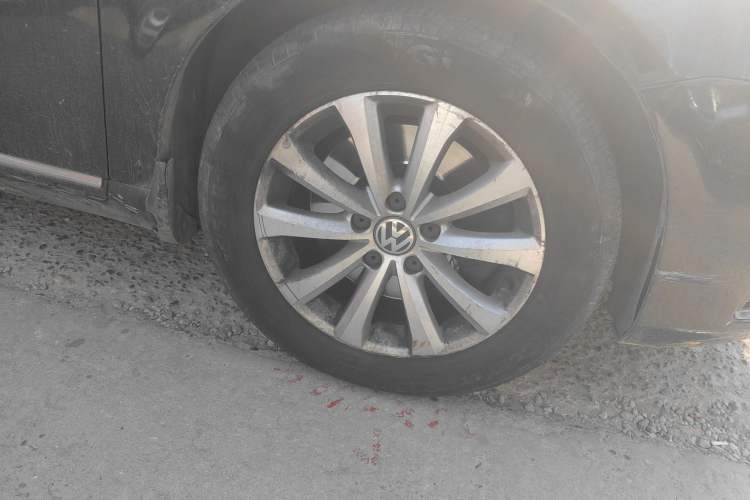 Used Volkswagen Magotan 2015 Facelift 1.8TSI Luxury Model Right Front Wheel Hub