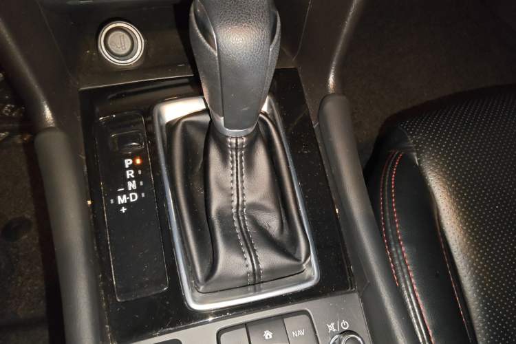 Used Mazda 3 Axela 2017 Sedan 1.5L Automatic Luxury Model Emission Standard China V
