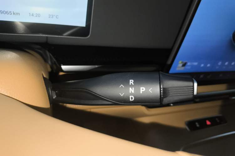 Used VOYAH Dream 2025 PHEV Four-Wheel Drive Excellence Kunpeng Edition