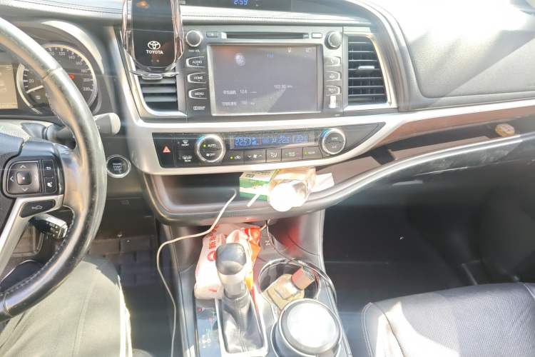 Used Toyota Highlander 2017 2.0T Four-Wheel Drive Ultimate Edition 7 Seats Audio And AC Panel