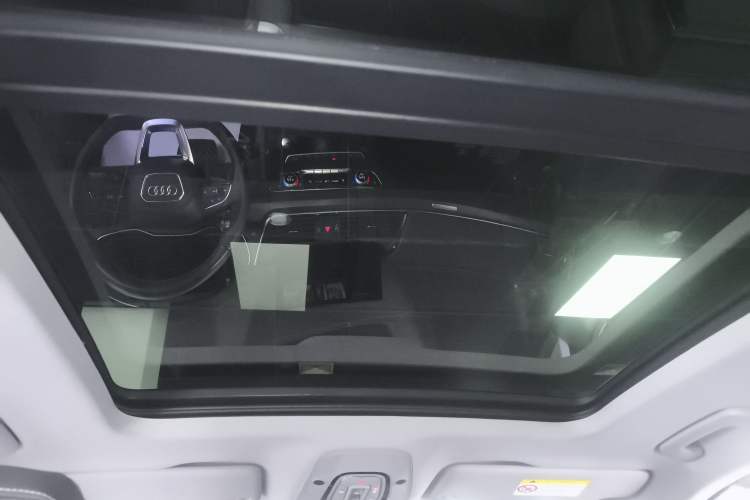 Used Audi Q5L 2022 Updated 40T Luxury Dynamic Edition Headliner