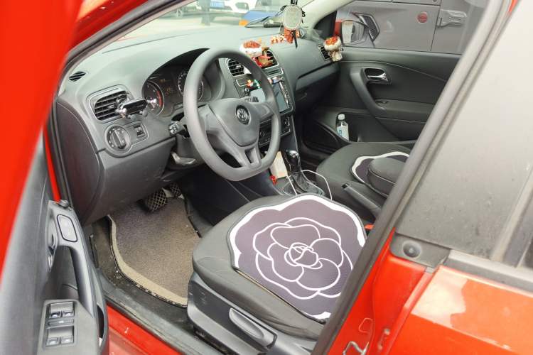 Used Volkswagen Polo 2014 1.6L Automatic Comfort Edition
