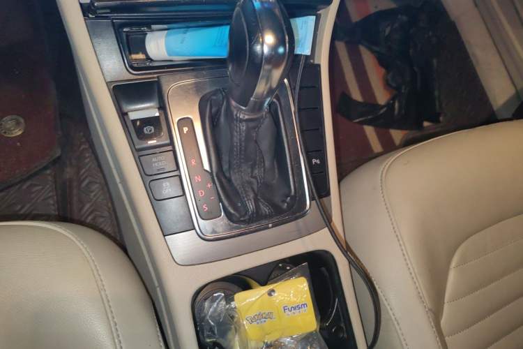 Used Volkswagen Magotan 2012 Revised 1.8TSI Luxury Version Gear Lever