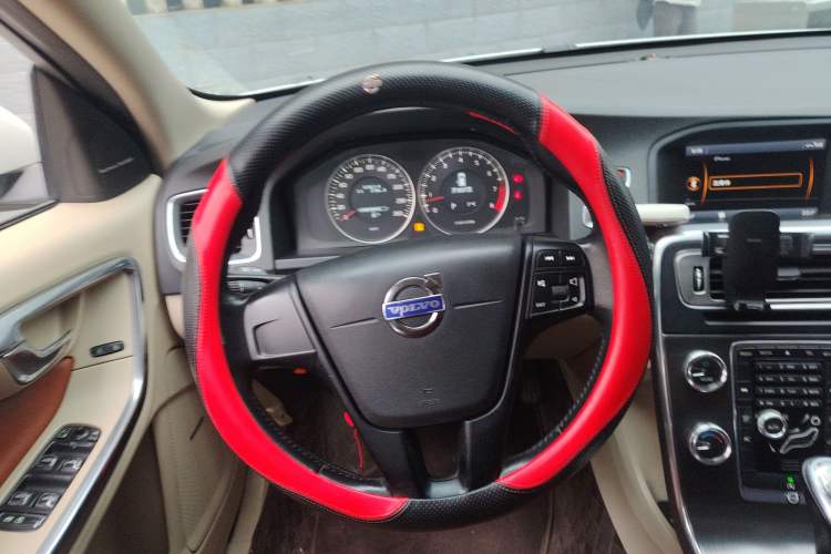 Used Volvo V60 2013 T5 Comfort Edition