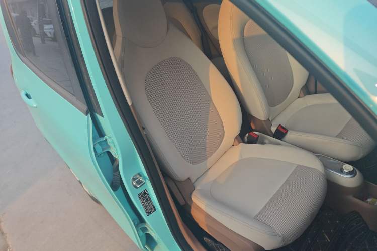 Used Wuling Hongguang MINIEV 2025 Four-Door Version Premium Edition Right Front Seat