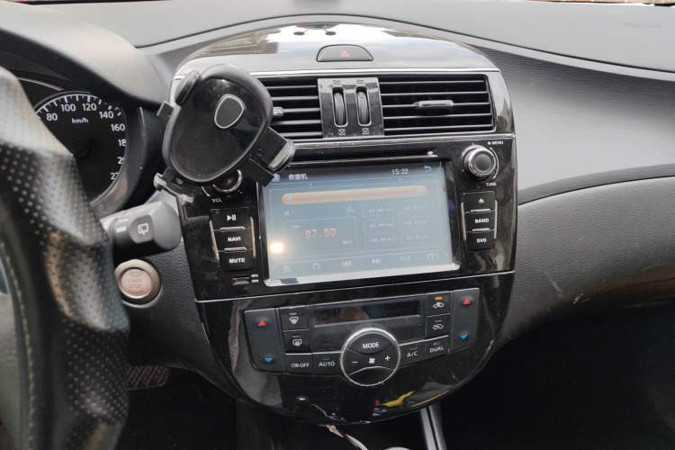 Used Nissan Tiida 2013 1.6L CVT Cool Cafe Edition