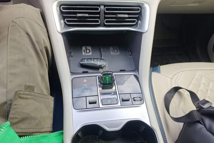 Used BYD Song PLUS New Energy 2023 Champion Edition EV 605KM Flagship PLUS Gear Lever