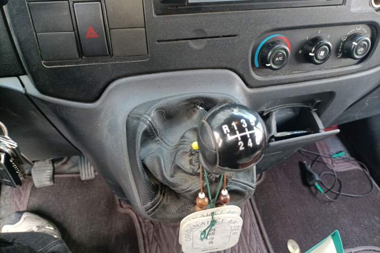 Used Ford Transit Custom 2015 2.4T Short-Wheelbase 6-Seater Mid-Roof Multi-Purpose Vehicle Gear Lever