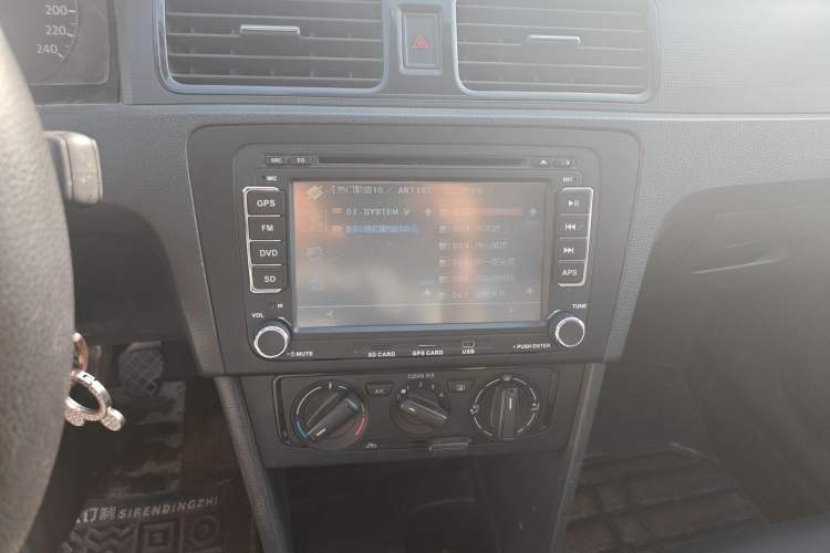 Used Volkswagen Santana 2015 1.4L Manual Fashion Edition Audio And AC Panel
