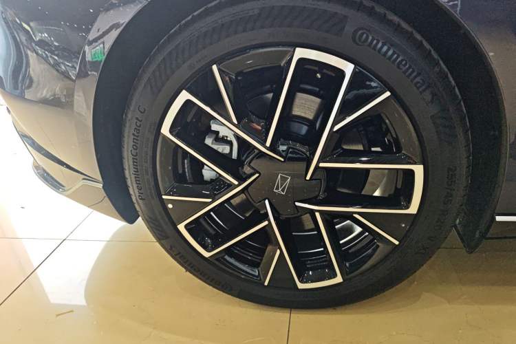 Used Avatr 06 2025 Ultra Pure Electric Edition Exterior 5