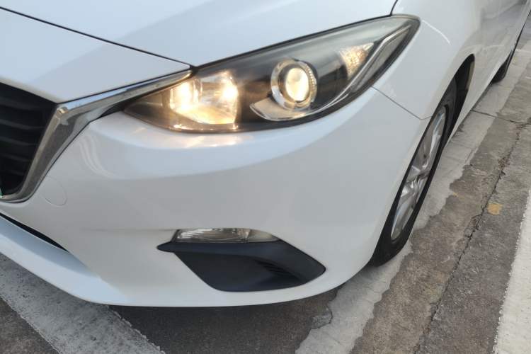 Used Mazda Mazda 3 Axela 2014 Sedan 1.5L Automatic Comfort Model
