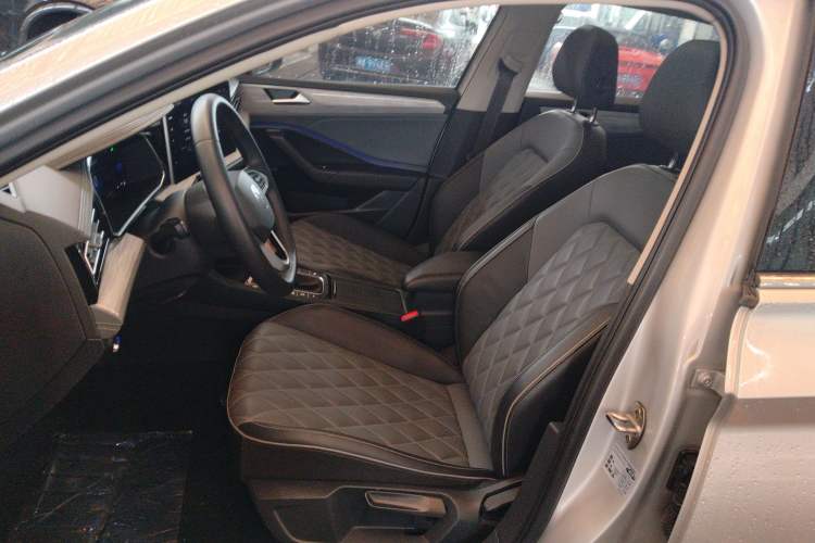 Used Volkswagen Sagitar 2023 300TSI DSG Excellence Edition Left Front Seat