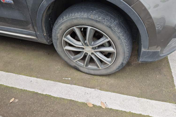 Used Geely Auto Emgrand X7 Sport 2018 1.8TD Automatic Two-Wheel Drive Smart Connect 4G Internet Edition Right Front Wheel Hub