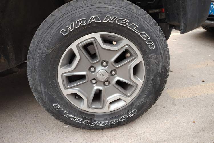 Used Jeep Wrangler 2013 3.6L Sahara Four-Door Edition
