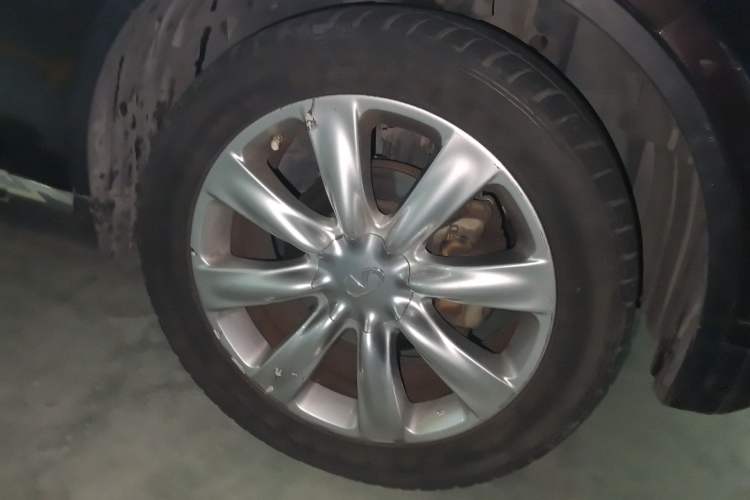 Used Infiniti FX 2007 FX35 Supreme Edition Right Front Wheel Hub