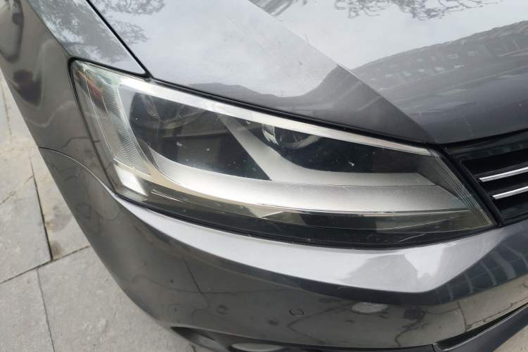 Used Volkswagen Sagitar 2012 1.4TSI Automatic Luxury Edition Right Front Headlight