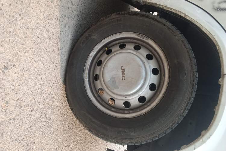 Used JMC Transit 2021 2.8T Space King Standard Version Long Wheelbase Mid-Height Roof Rear Single Tire 3-Seater Diesel China VI Emission Standard JX493
