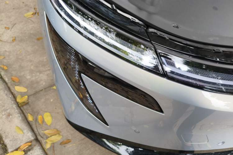 Used Nissan N7 2025 625 Max Right Front Headlight