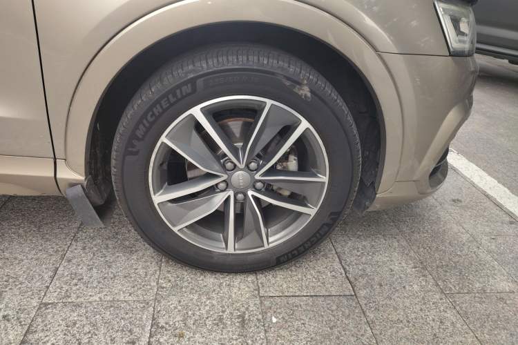 Used Audi Q3 2016 40 TFSI quattro all-wheel-drive sport model
