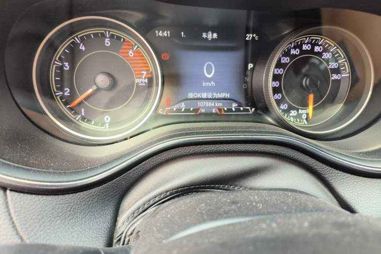 Used Jeep Cherokee 2019 2.0T Two-Wheel Drive Smart Enjoyment Version China VI Odometer Close Up