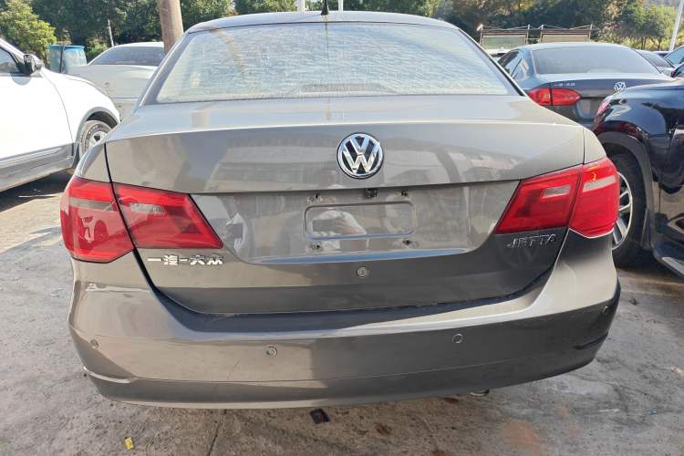 Used Volkswagen Jetta 2013 1.6L Manual Fashion Edition
