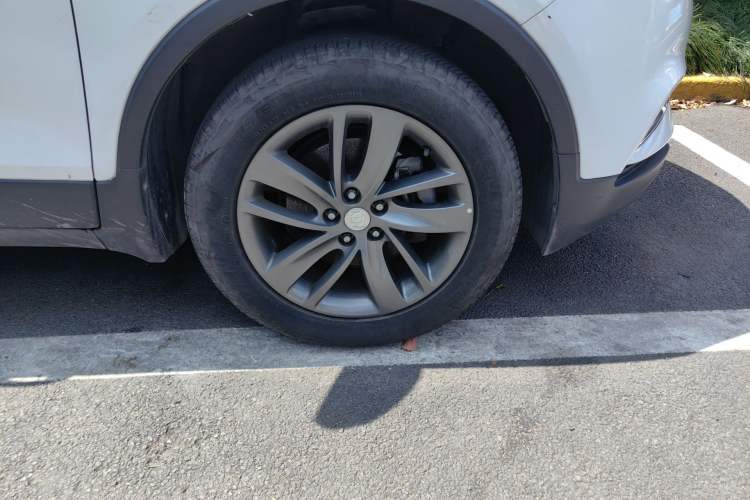 Used Buick Encore 2018 18T Automatic Two-Wheel Drive Urban Leading Model Right Front Wheel Hub