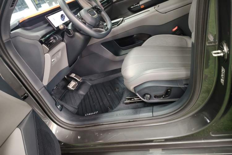 Used Lynk & Co 07 2024 EM-P 126 Long-Range Halo
