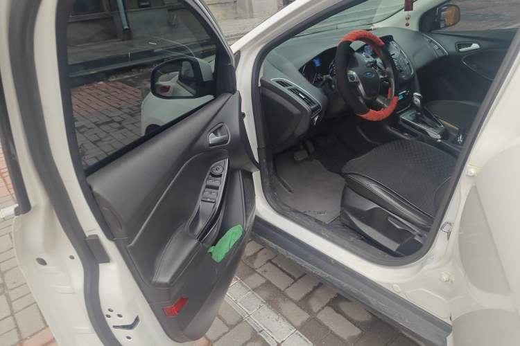 Used Ford Focus 2012 Sedan 1.6L Automatic Fashion Edition
