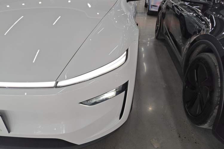 Used Tesla Model Y 2025 Rear-Wheel Drive First Edition
