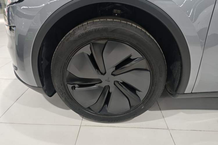 Used Tesla Model Y 2025 Rear-Wheel-Drive Version
