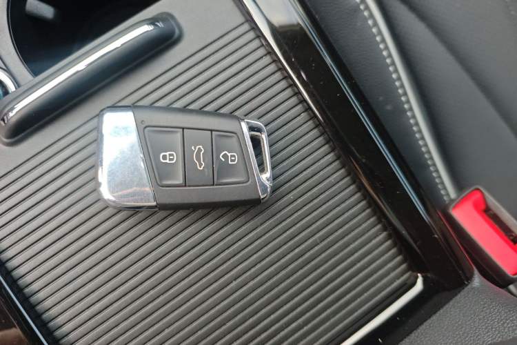 Used Volkswagen Passat 2024 380TSI Dragon Edition Vehicle Key