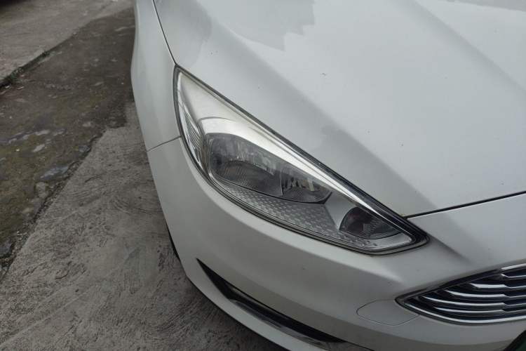 Used Ford Focus 2015 Sedan EcoBoost 125 Manual – Ultra-Style Edition Right Front Headlight